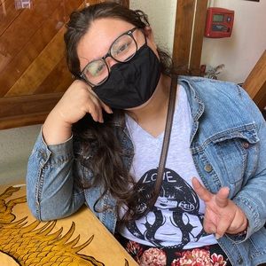 Meet your Posher, Claudia